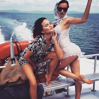 Chrissy Teigen feet photo thumbnail