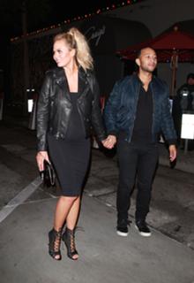 Chrissy Teigen feet photo thumbnail