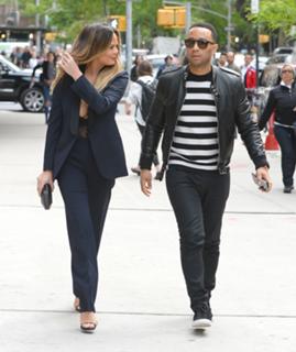 Chrissy Teigen feet photo thumbnail
