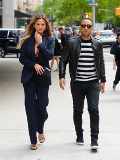 Chrissy Teigen feet photo thumbnail
