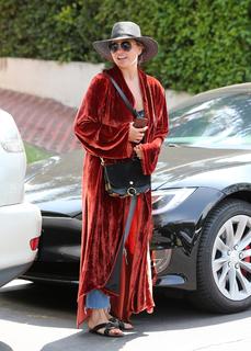 Chrissy Teigen feet photo thumbnail