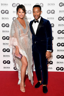 Chrissy Teigen feet photo thumbnail