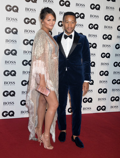 Chrissy Teigen feet photo thumbnail