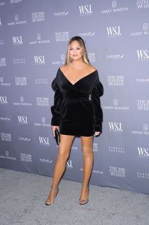 Chrissy Teigen feet photo thumbnail