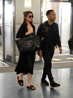 Chrissy Teigen feet photo thumbnail