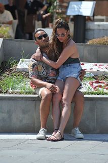 Chrissy Teigen feet photo thumbnail