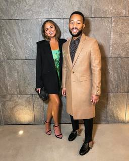 Chrissy Teigen feet photo thumbnail