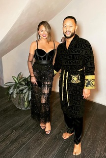 Chrissy Teigen feet photo thumbnail