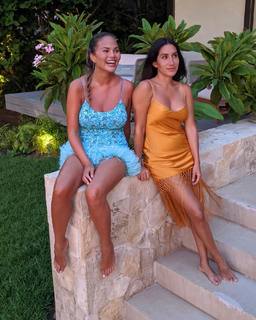 Chrissy Teigen feet photo thumbnail