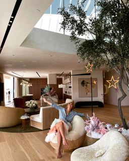 Chrissy Teigen feet photo thumbnail