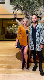 Chrissy Teigen feet photo thumbnail