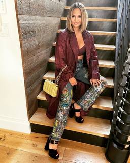 Chrissy Teigen feet photo thumbnail