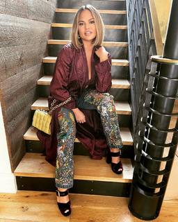 Chrissy Teigen feet photo thumbnail