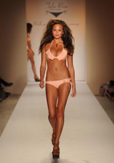 Chrissy Teigen feet photo thumbnail