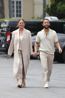 Chrissy Teigen feet photo thumbnail