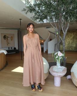 Chrissy Teigen feet photo thumbnail