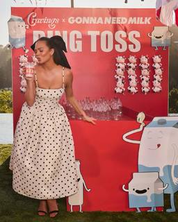 Chrissy Teigen feet photo thumbnail