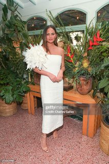 Chrissy Teigen feet photo thumbnail