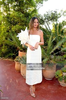 Chrissy Teigen feet photo thumbnail