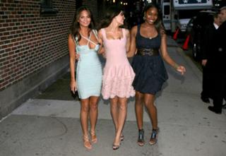 Chrissy Teigen feet photo thumbnail