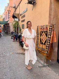 Chrissy Teigen feet photo 3