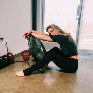 Christa B. Allen feet photo thumbnail