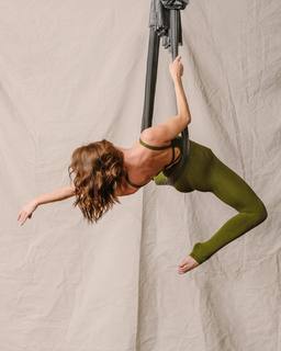 Christa B. Allen feet photo thumbnail