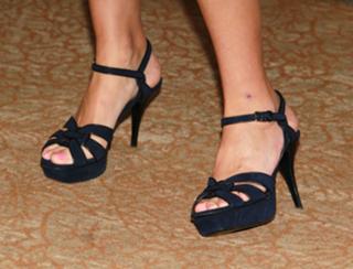 Christa Miller feet photo thumbnail