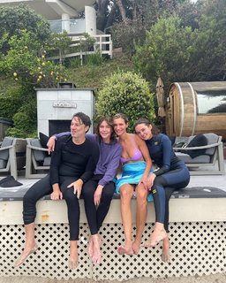 Christa Miller feet photo thumbnail