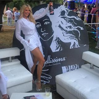 Christie Brinkley feet photo thumbnail