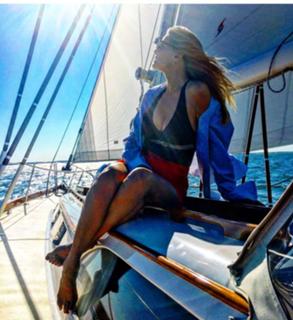 Christie Brinkley feet photo thumbnail