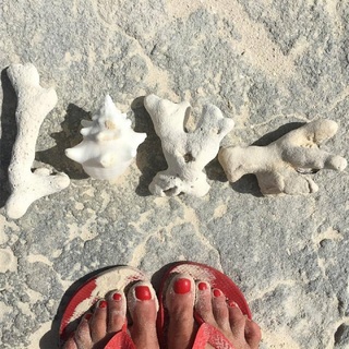 Christie Brinkley feet photo thumbnail