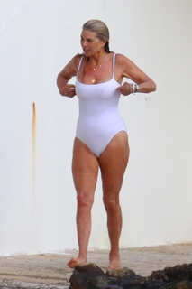 Christie Brinkley feet photo thumbnail