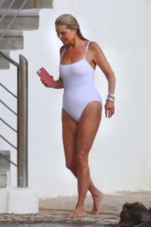 Christie Brinkley feet photo thumbnail