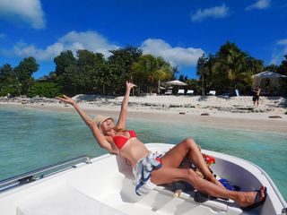 Christie Brinkley feet photo thumbnail