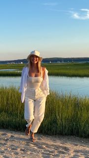 Christie Brinkley feet photo thumbnail