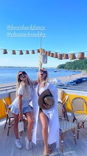 Christie Brinkley feet photo thumbnail