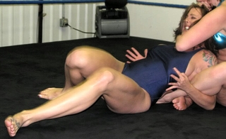 Christie Ricci feet photo 3