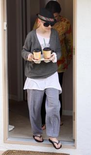 Christina Aguilera feet photo thumbnail