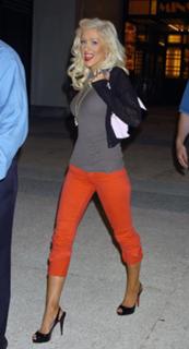 Christina Aguilera feet photo thumbnail