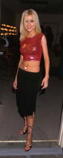 Christina Aguilera feet photo thumbnail