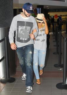 Christina Aguilera feet photo thumbnail