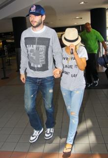 Christina Aguilera feet photo thumbnail