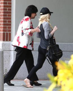 Christina Aguilera feet photo thumbnail