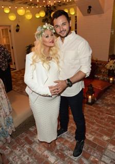 Christina Aguilera feet photo thumbnail