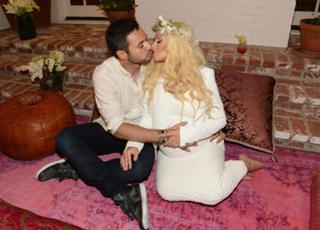 Christina Aguilera feet photo thumbnail