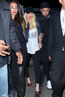 Christina Aguilera feet photo thumbnail