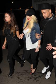 Christina Aguilera feet photo thumbnail