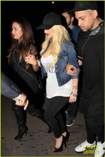 Christina Aguilera feet photo thumbnail