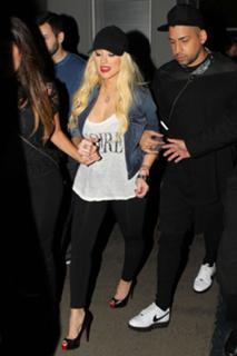 Christina Aguilera feet photo thumbnail